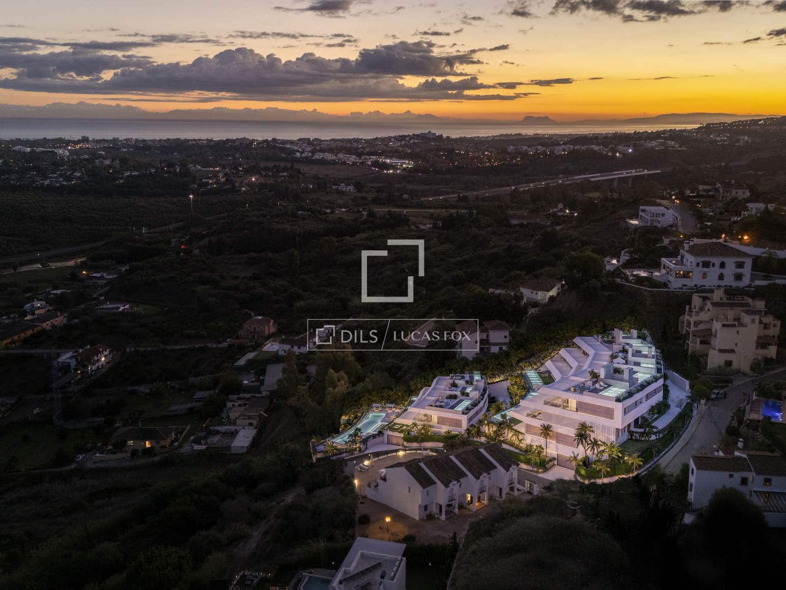 2 bedroom Apartment for sale in Benahavis with garage - € 990,000 (Ref: 9727504)