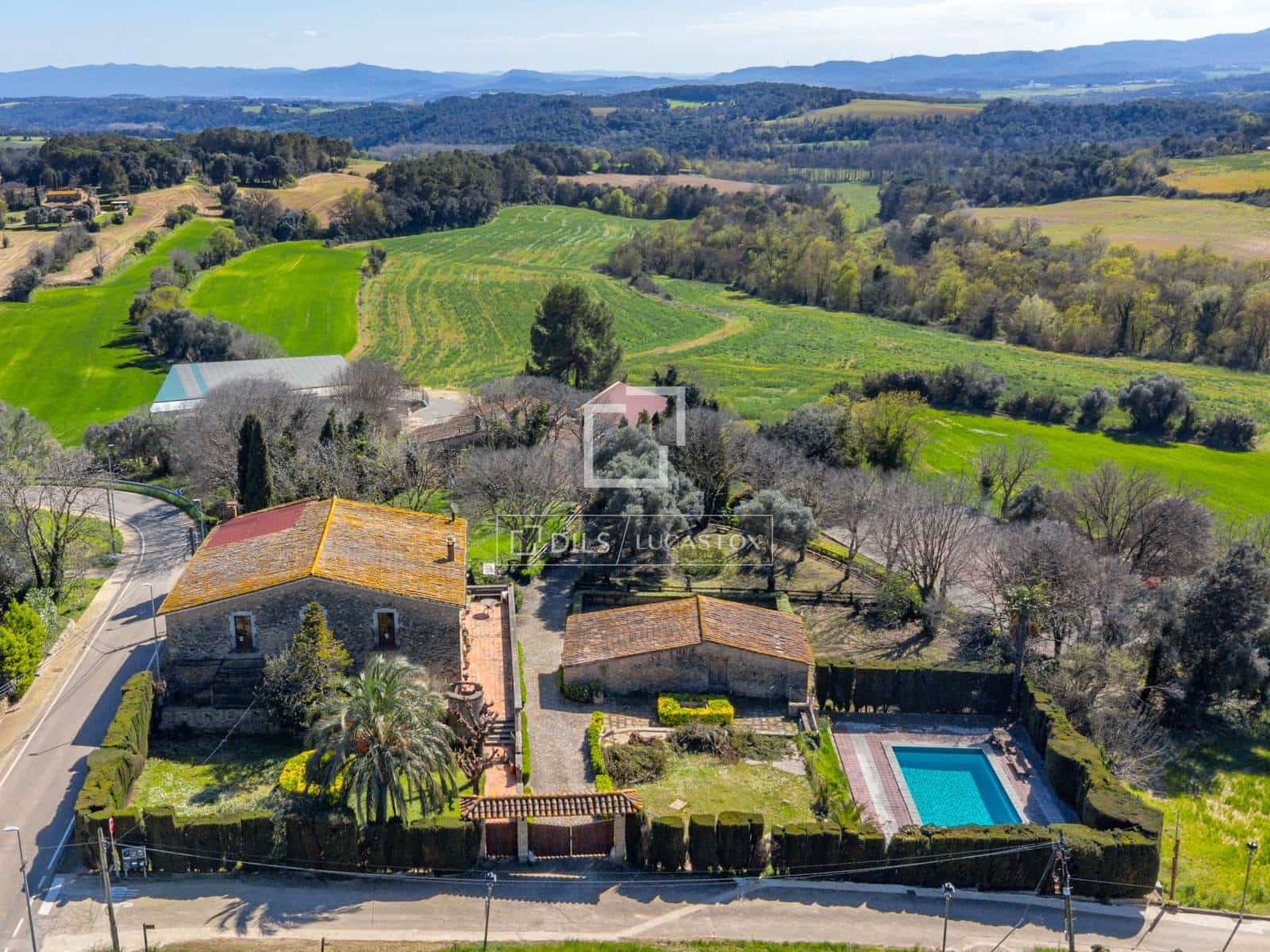 8 bedroom Finca/Country House for sale in Fontcoberta with pool garage - € 1,200,000 (Ref: 9727558)