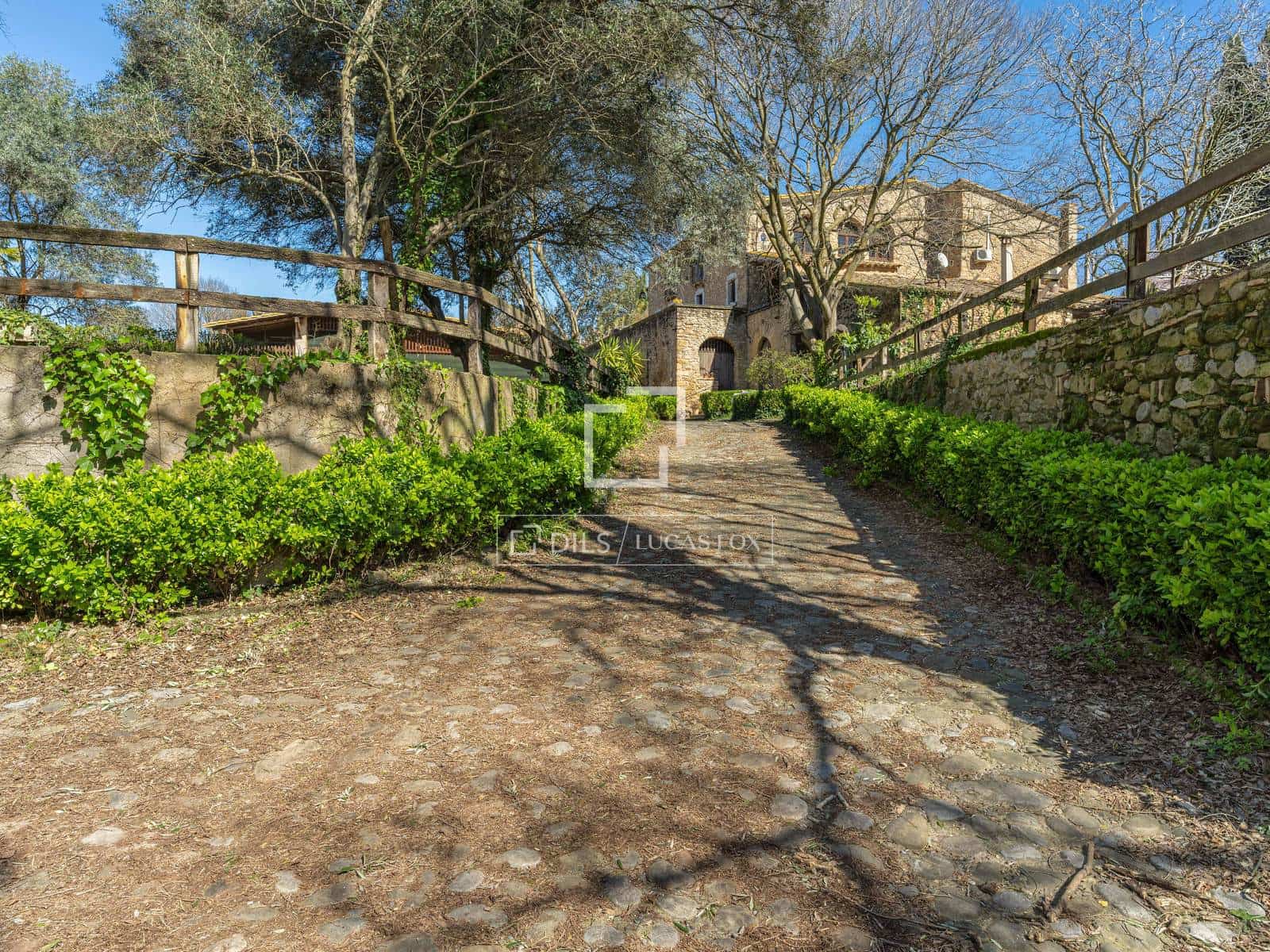 8 bedroom Finca/Country House for sale in Fontcoberta with pool garage - € 1,200,000 (Ref: 9727558)