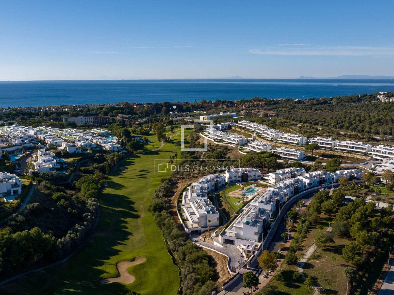 3 sypialnia Apartament na sprzedaż w Marbella z basenem garażem - 1 395 000 € (Ref: 9729507)