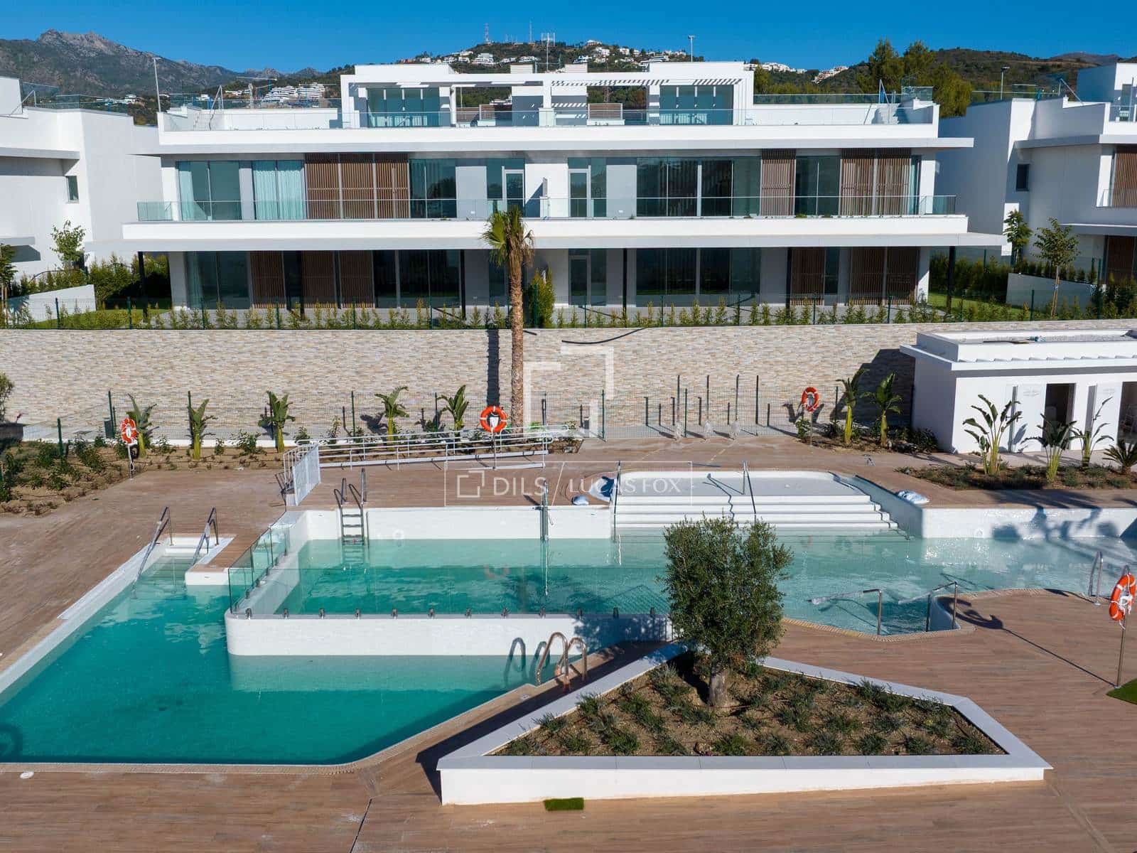 3 sypialnia Apartament na sprzedaż w Marbella z basenem garażem - 1 395 000 € (Ref: 9729507)