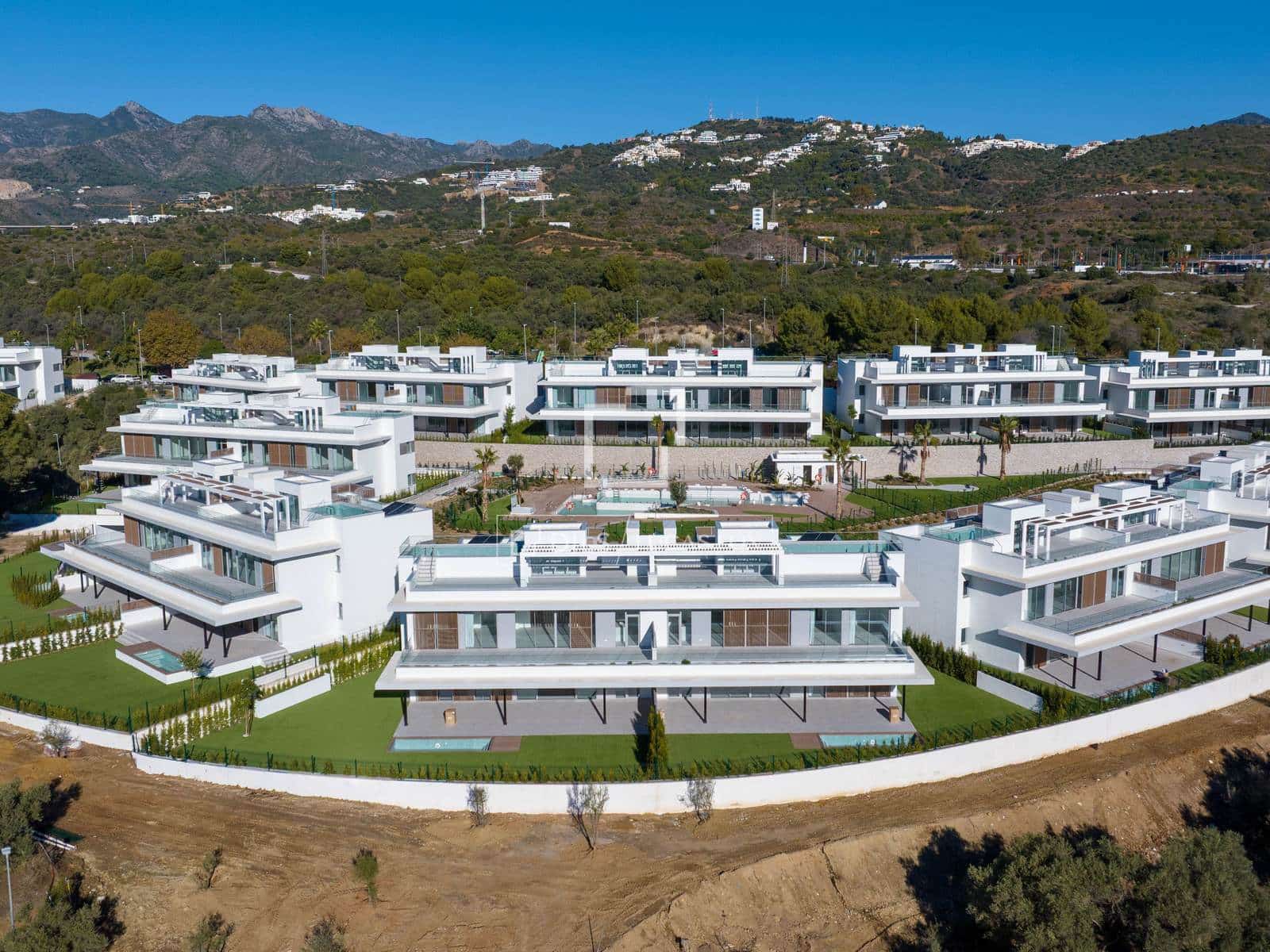 3 sypialnia Apartament na sprzedaż w Marbella z basenem garażem - 1 395 000 € (Ref: 9729507)