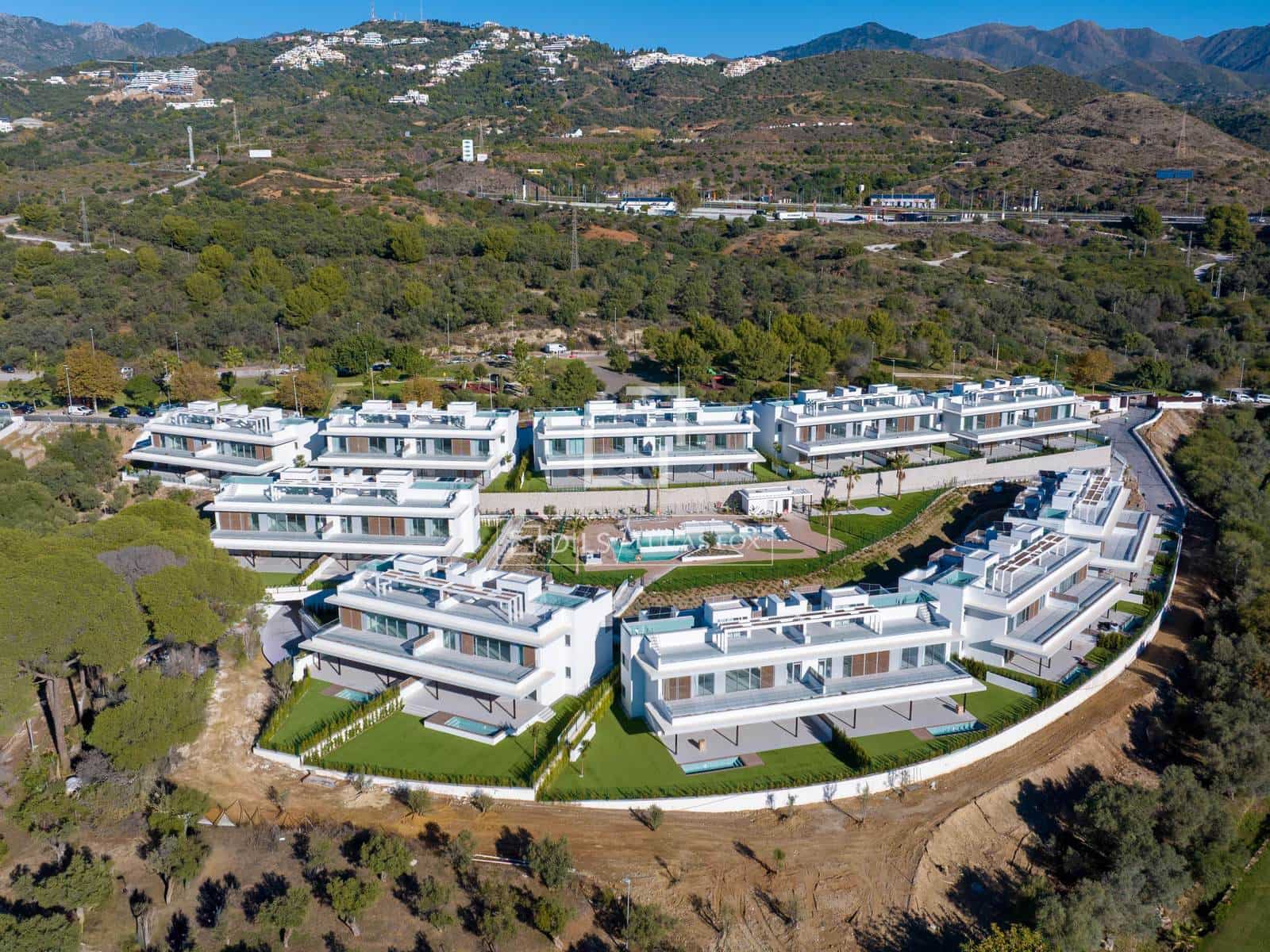 3 sypialnia Apartament na sprzedaż w Marbella z basenem garażem - 1 395 000 € (Ref: 9729507)