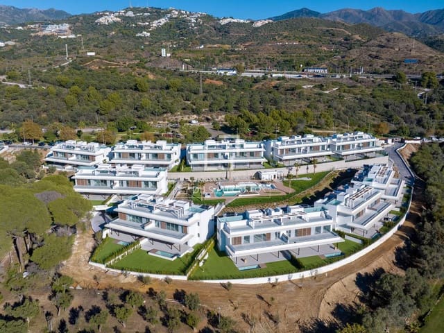 3 sypialnia Apartament na sprzedaż w Marbella z basenem garażem - 1 395 000 € (Ref: 9729507)