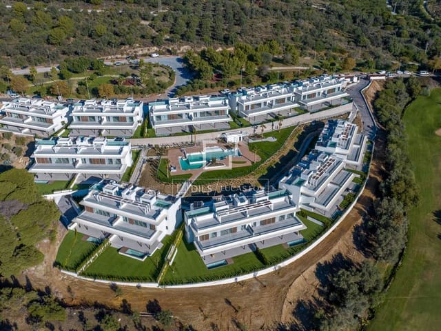 3 sypialnia Apartament na sprzedaż w Marbella z basenem garażem - 1 395 000 € (Ref: 9729507)