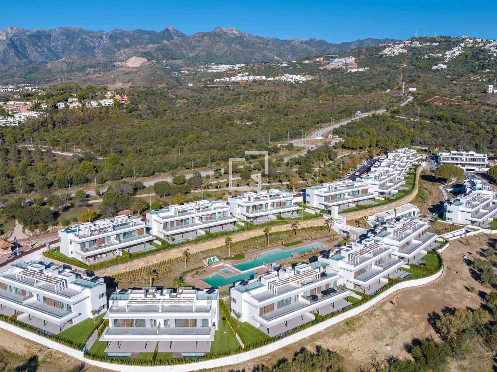 3 sypialnia Apartament na sprzedaż w Marbella z basenem garażem - 1 395 000 € (Ref: 9729507)