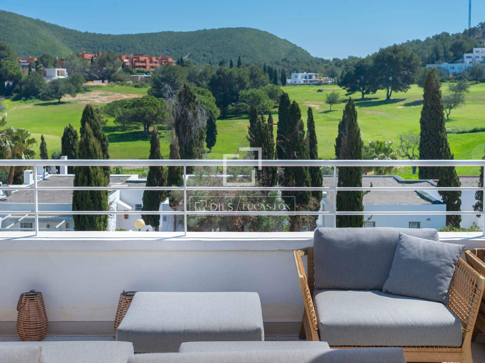 2 bedroom Apartment for sale in Santa Eulalia / Santa Eularia with garage - € 760,000 (Ref: 9730443)