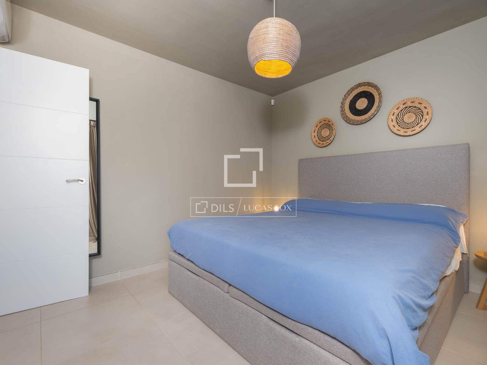 2 bedroom Apartment for sale in Santa Eulalia / Santa Eularia with garage - € 760,000 (Ref: 9730443)