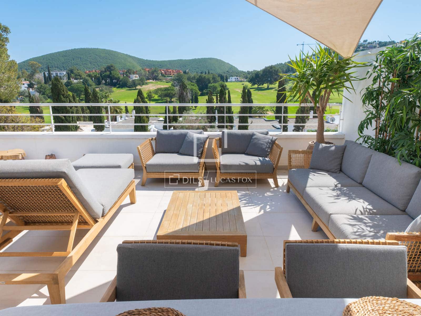 2 bedroom Apartment for sale in Santa Eulalia / Santa Eularia with garage - € 760,000 (Ref: 9730443)