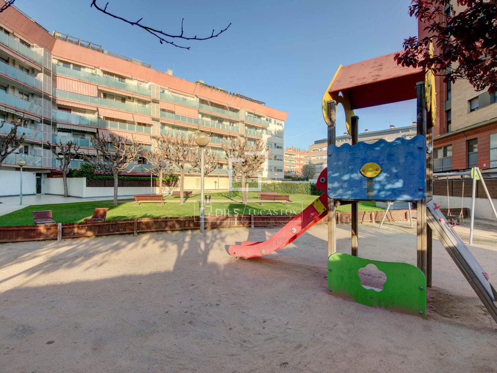 2 bedroom Apartment for sale in Sant Joan Despi with pool garage - € 600,000 (Ref: 9730896)