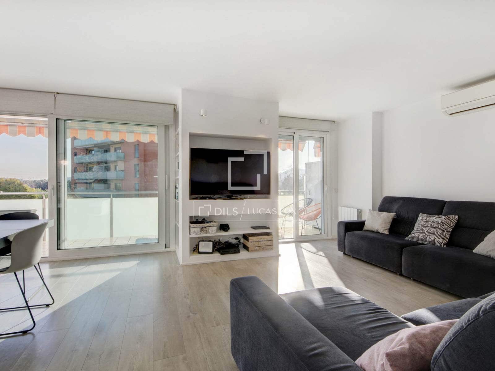 2 bedroom Apartment for sale in Sant Joan Despi with pool garage - € 600,000 (Ref: 9730896)
