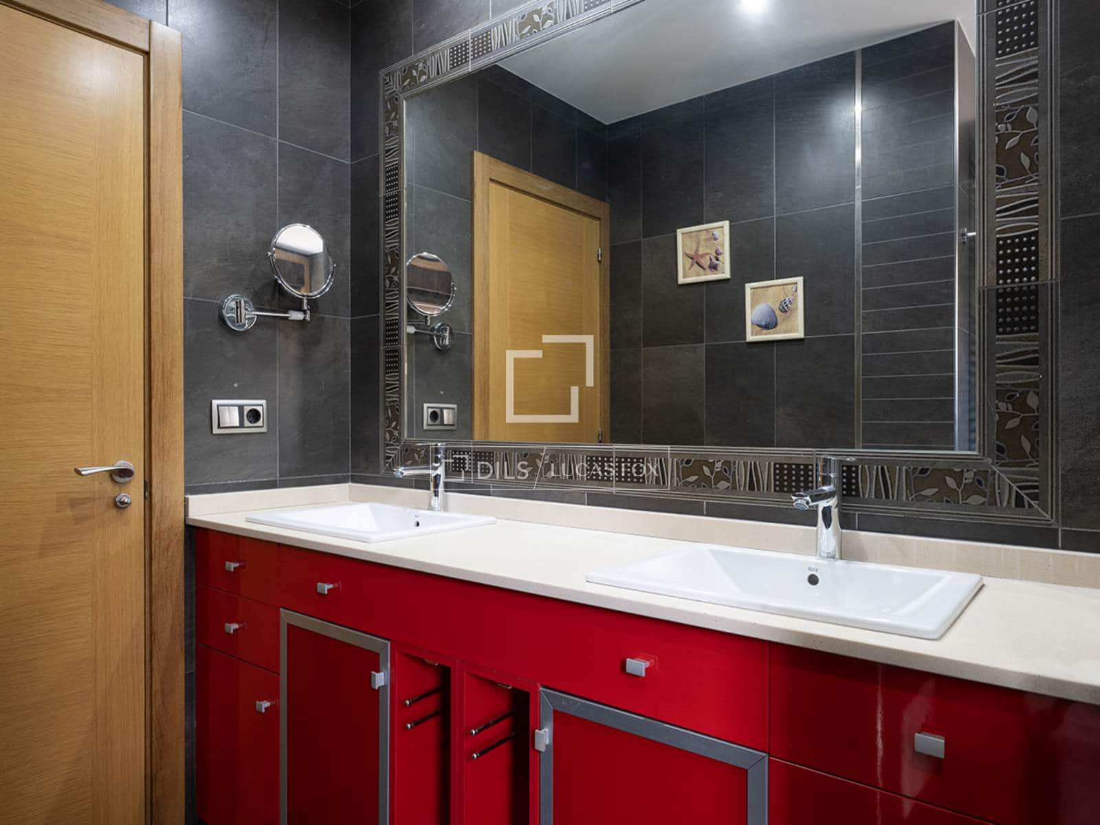 3 bedroom Villa for sale in Vigo with garage - € 690,000 (Ref: 9733374)