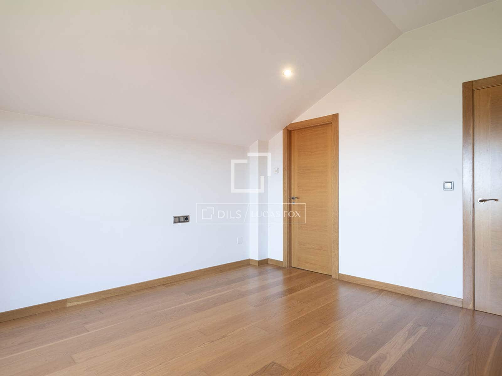 3 bedroom Villa for sale in Vigo with garage - € 690,000 (Ref: 9733374)