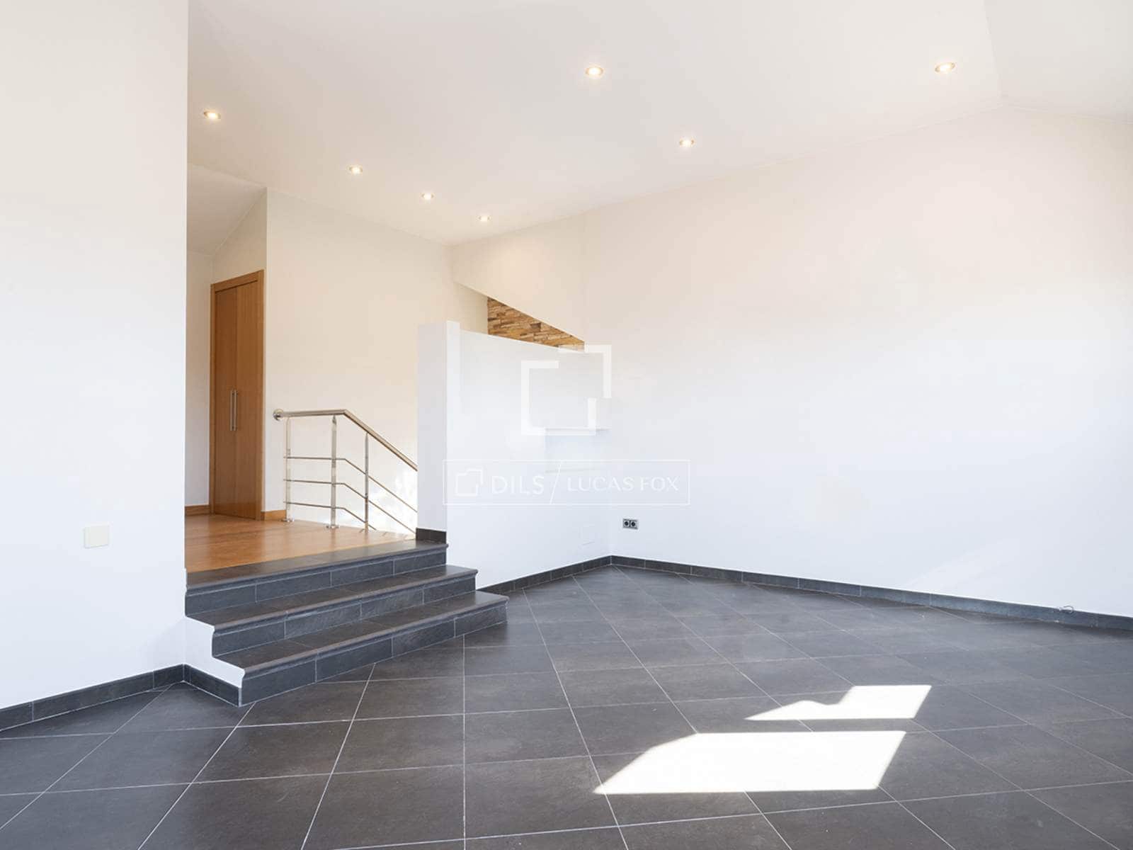 3 bedroom Villa for sale in Vigo with garage - € 690,000 (Ref: 9733374)