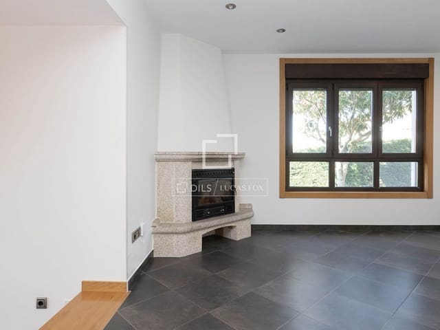 3 bedroom Villa for sale in Vigo with garage - € 690,000 (Ref: 9733374)