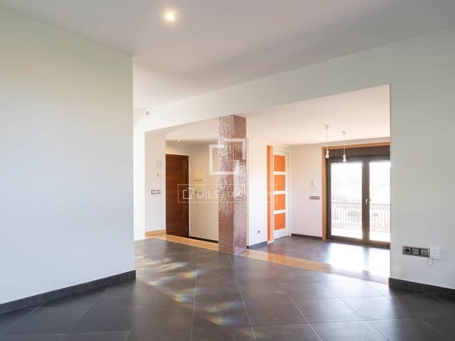 3 bedroom Villa for sale in Vigo with garage - € 690,000 (Ref: 9733374)