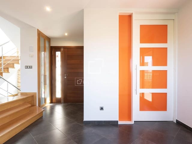 3 bedroom Villa for sale in Vigo with garage - € 690,000 (Ref: 9733374)