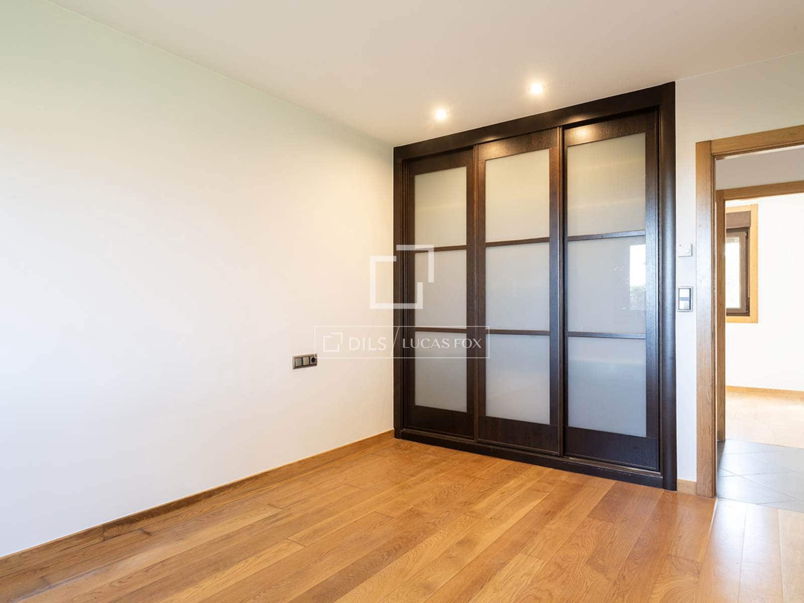 3 bedroom Villa for sale in Vigo with garage - € 690,000 (Ref: 9733374)