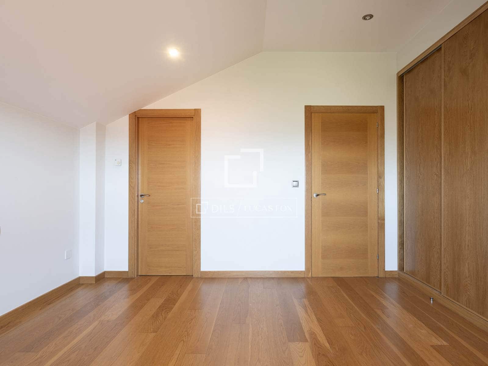 3 bedroom Villa for sale in Vigo with garage - € 690,000 (Ref: 9733374)