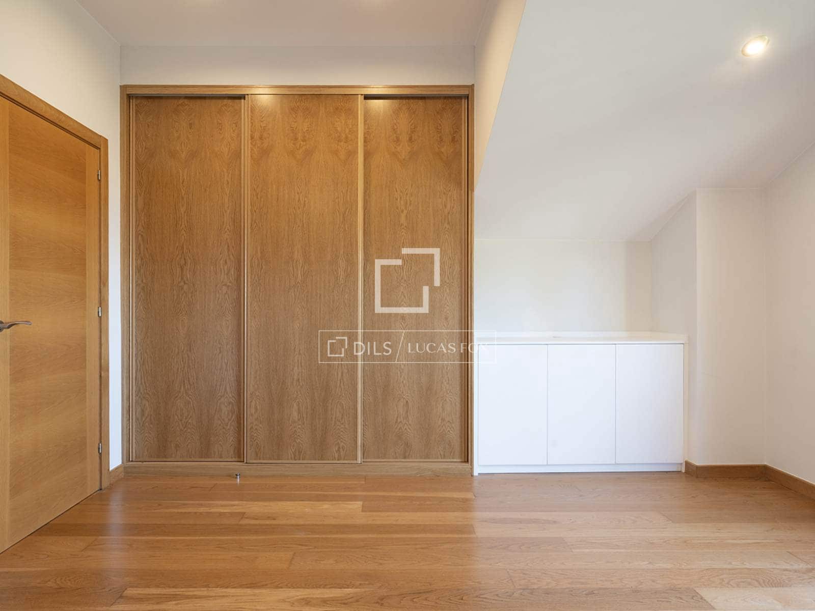 3 bedroom Villa for sale in Vigo with garage - € 690,000 (Ref: 9733374)