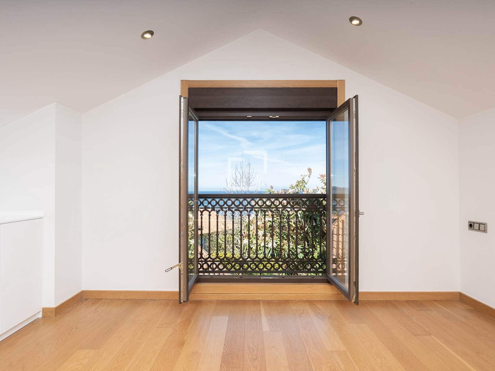 3 bedroom Villa for sale in Vigo with garage - € 690,000 (Ref: 9733374)