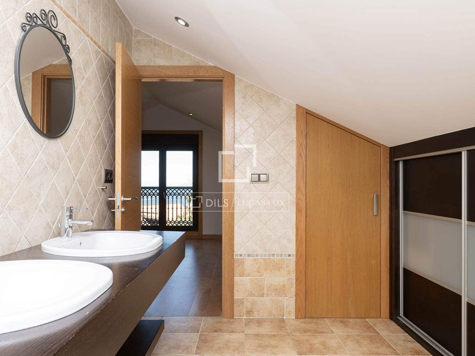 3 bedroom Villa for sale in Vigo with garage - € 690,000 (Ref: 9733374)