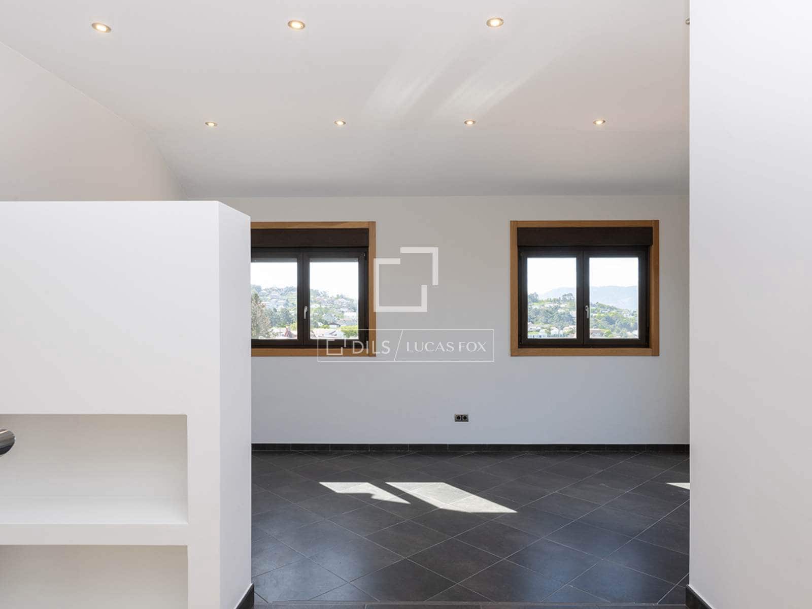 3 bedroom Villa for sale in Vigo with garage - € 690,000 (Ref: 9733374)