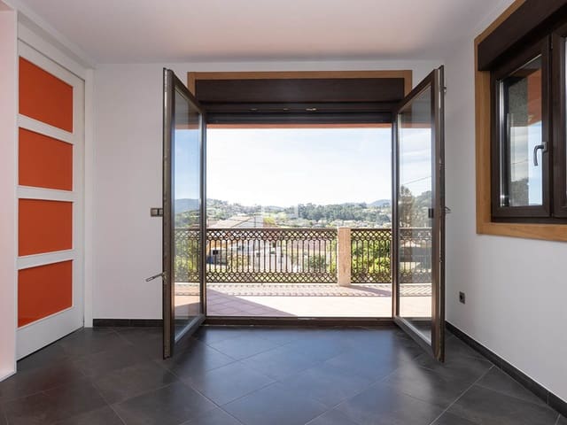 3 bedroom Villa for sale in Vigo with garage - € 690,000 (Ref: 9733374)