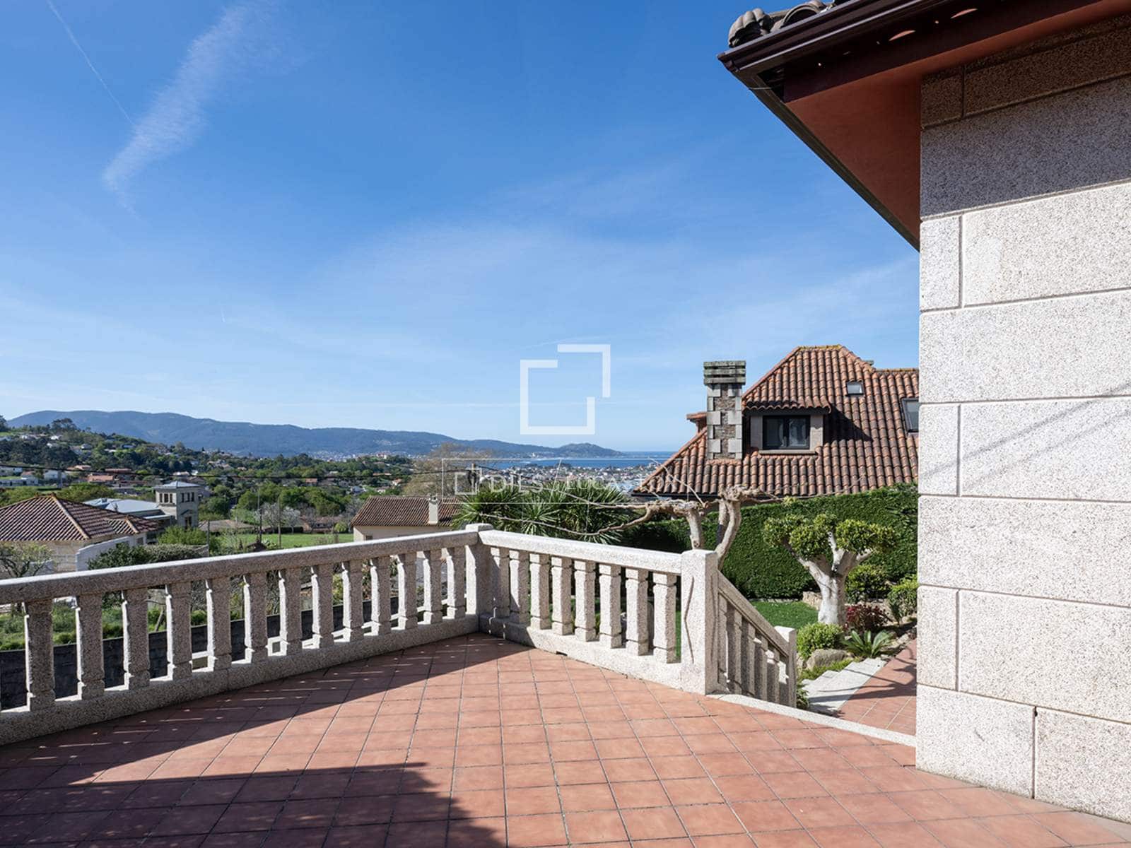 3 bedroom Villa for sale in Vigo with garage - € 690,000 (Ref: 9733374)