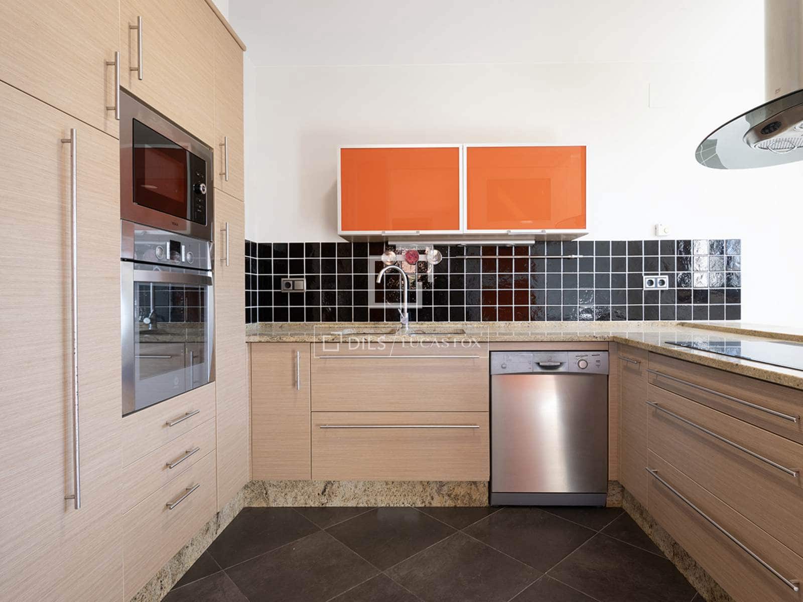 3 bedroom Villa for sale in Vigo with garage - € 690,000 (Ref: 9733374)