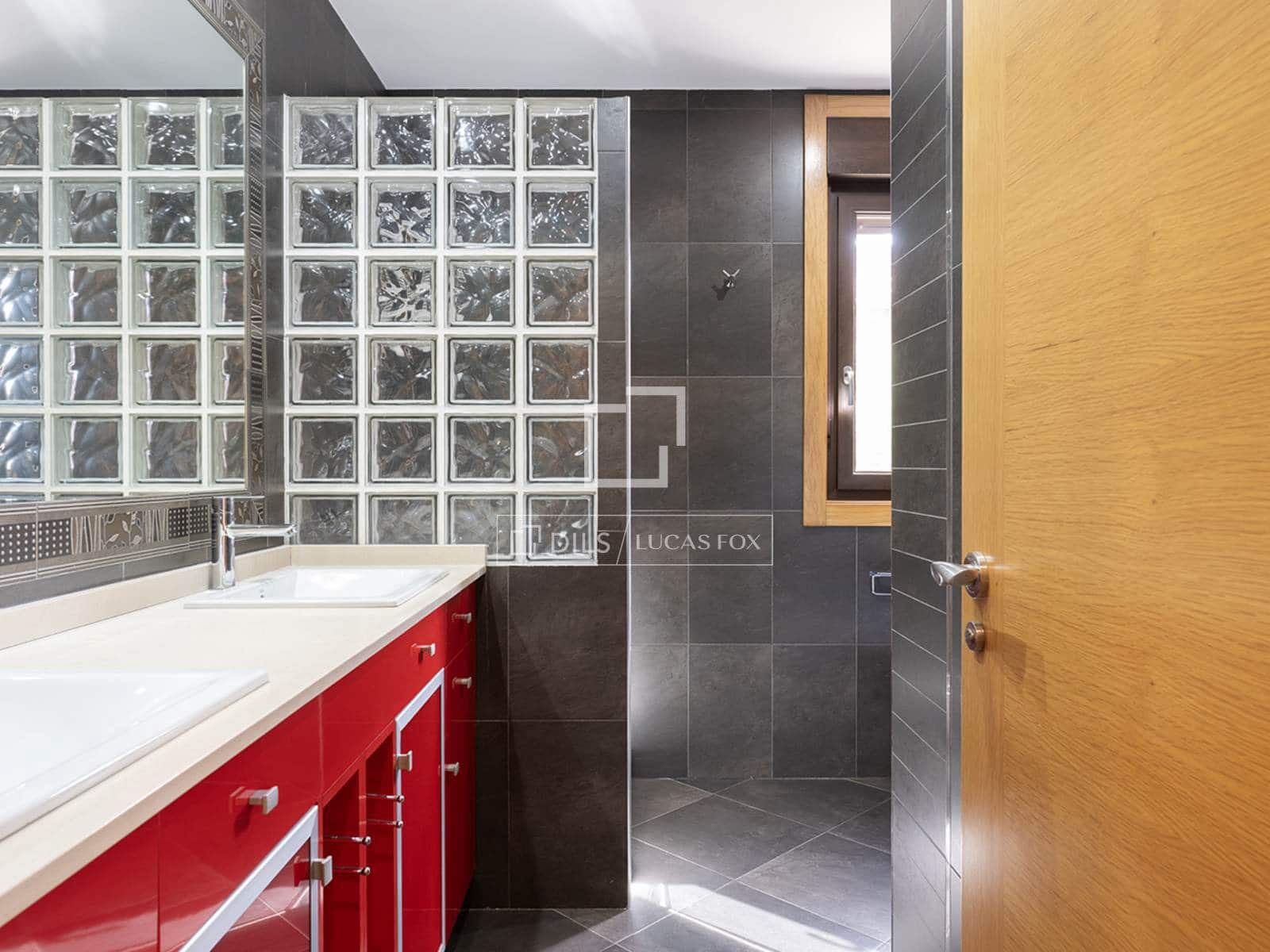 3 bedroom Villa for sale in Vigo with garage - € 690,000 (Ref: 9733374)