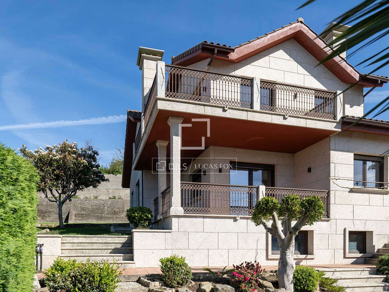 3 bedroom Villa for sale in Vigo with garage - € 690,000 (Ref: 9733374)