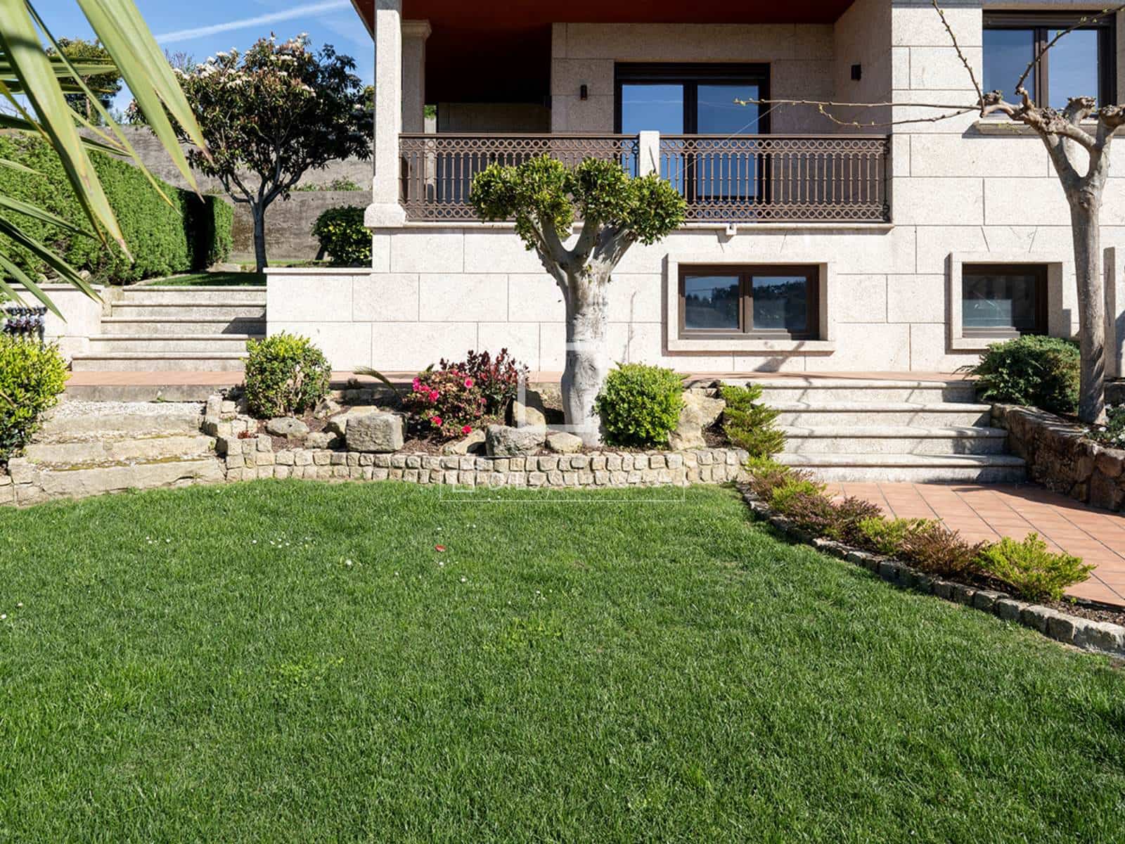 3 bedroom Villa for sale in Vigo with garage - € 690,000 (Ref: 9733374)