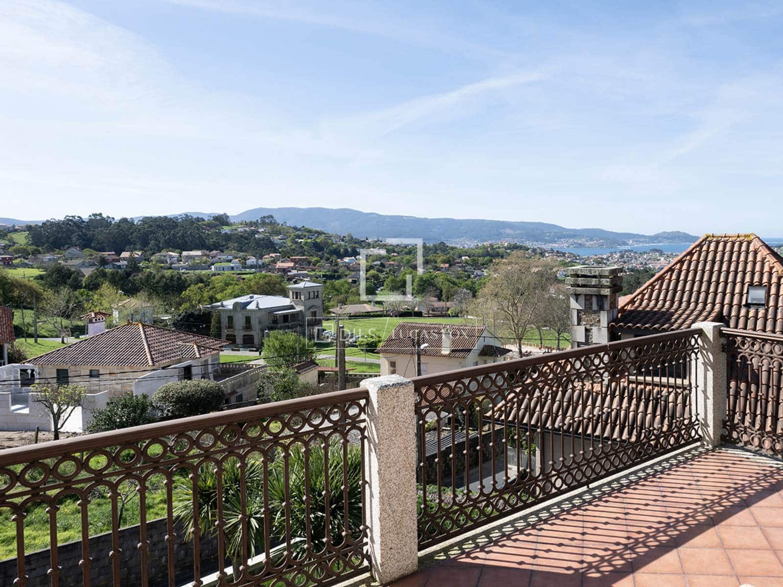 3 bedroom Villa for sale in Vigo with garage - € 690,000 (Ref: 9733374)