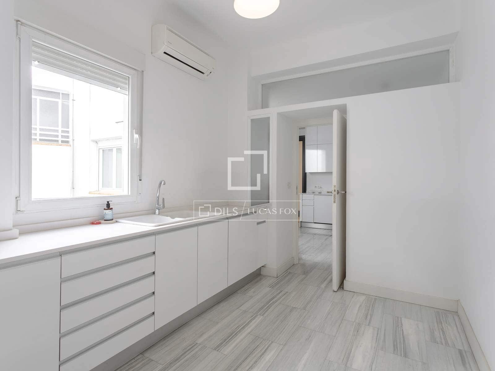 3 slaapkamer Appartement te huur in Madrid stad met garage - € 15.000 (Ref: 9733579)