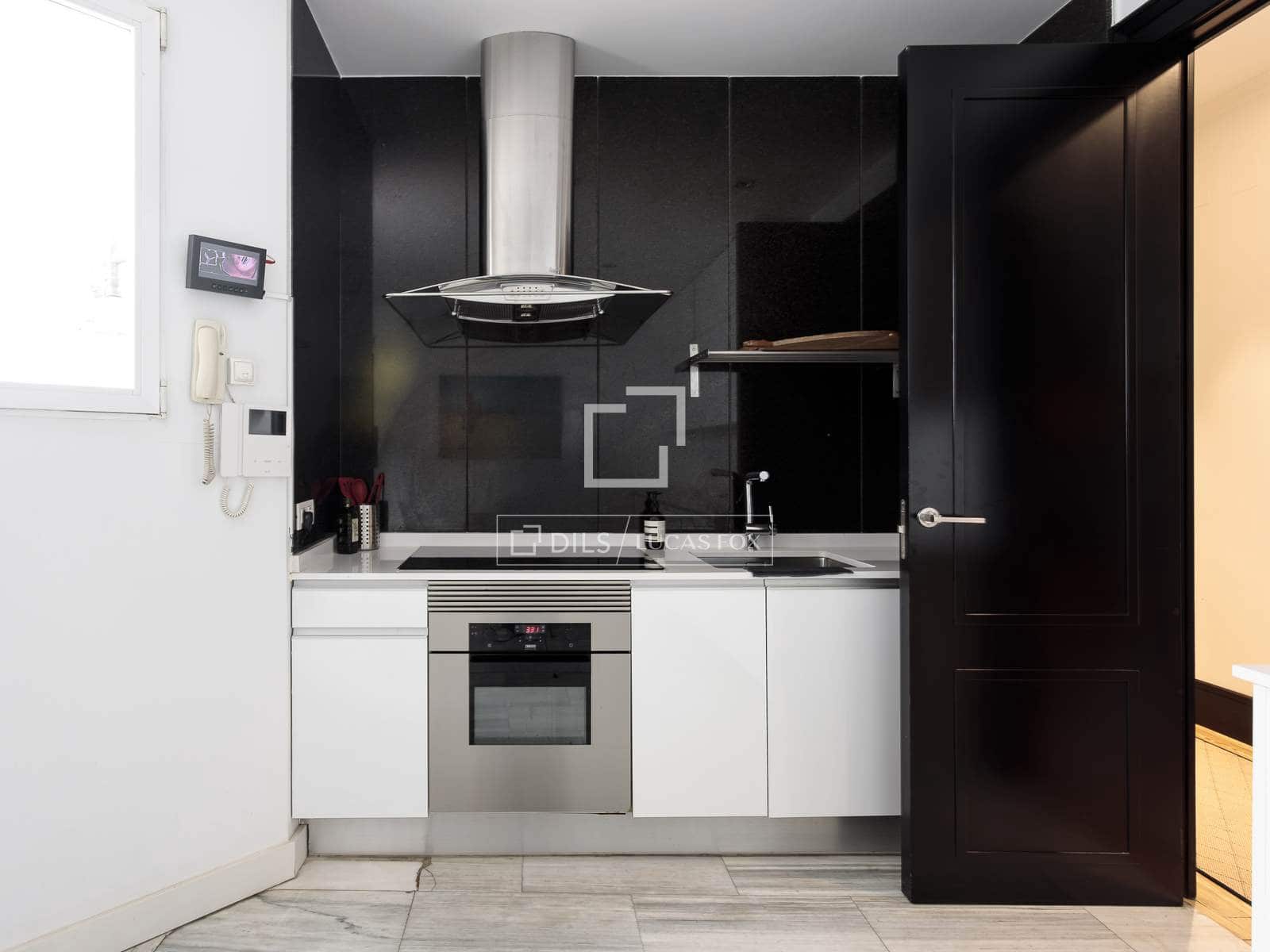 3 slaapkamer Appartement te huur in Madrid stad met garage - € 15.000 (Ref: 9733579)