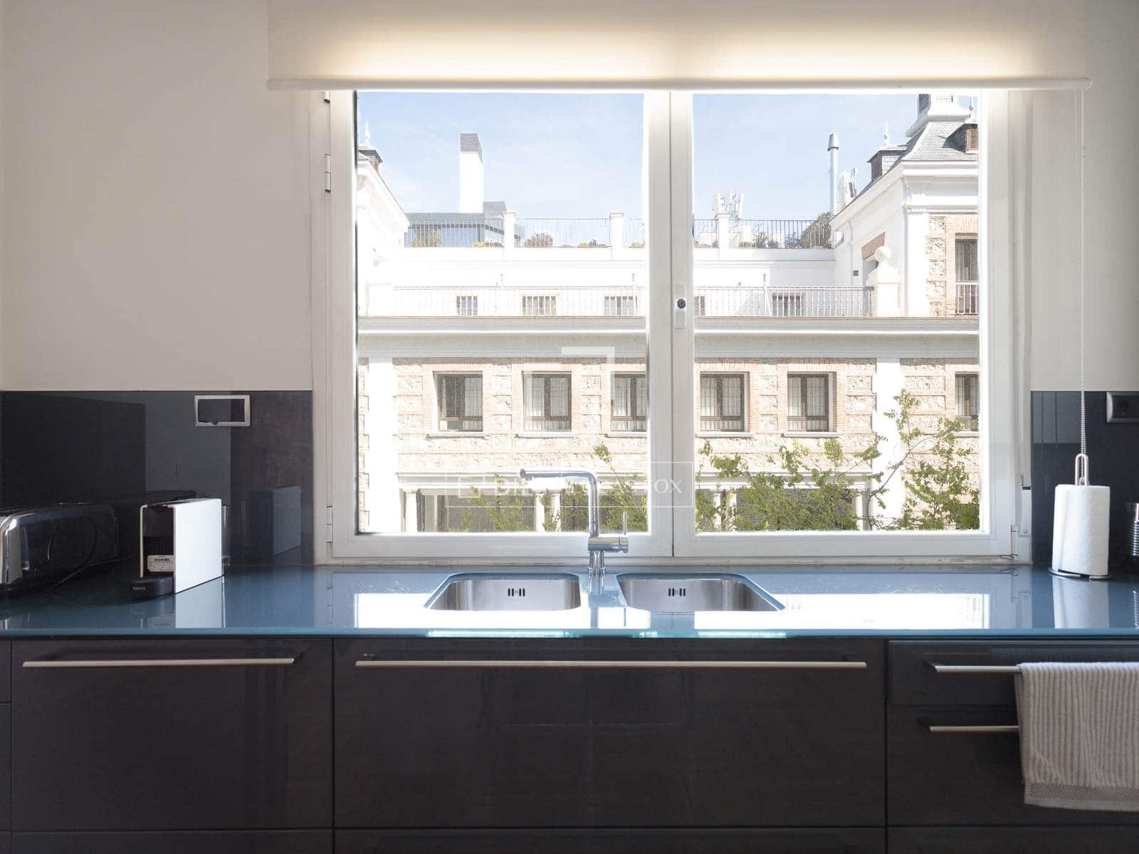 3 slaapkamer Appartement te huur in Madrid stad met garage - € 15.000 (Ref: 9733579)