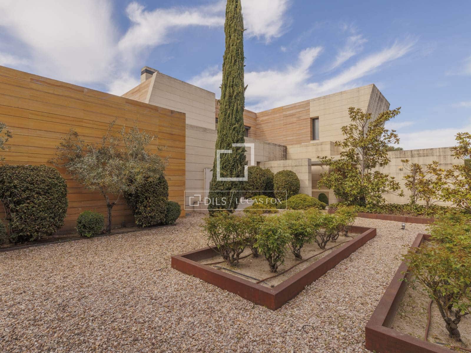 8 bedroom Villa for rent in Pozuelo de Alarcon with pool garage - € 29,000 (Ref: 9733580)