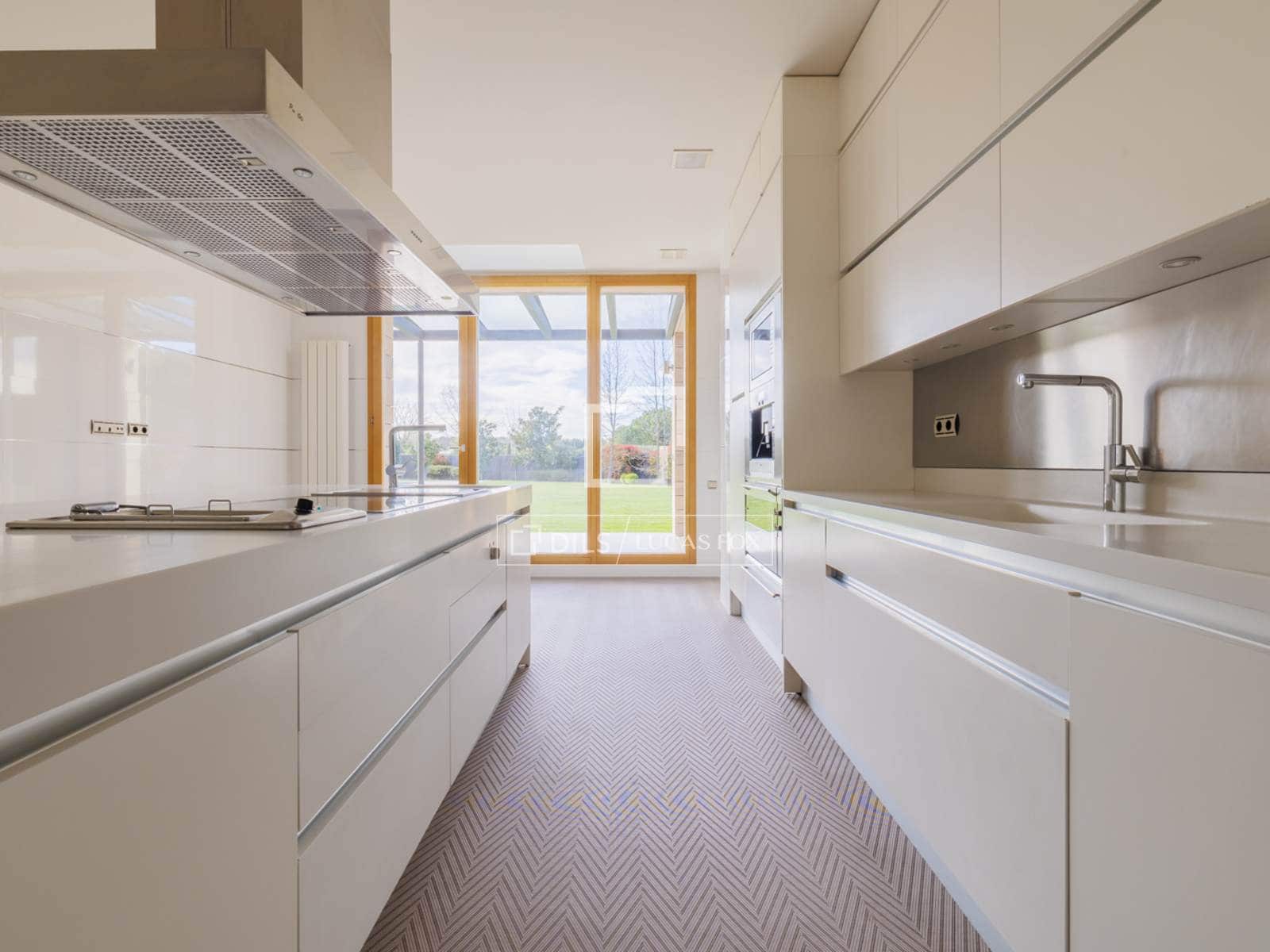 8 bedroom Villa for rent in Pozuelo de Alarcon with pool garage - € 29,000 (Ref: 9733580)