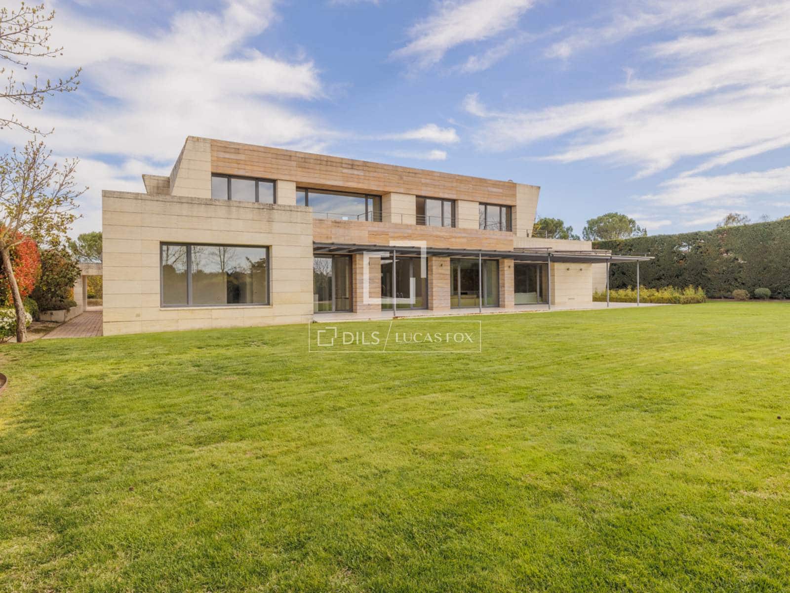 8 bedroom Villa for rent in Pozuelo de Alarcon with pool garage - € 29,000 (Ref: 9733580)