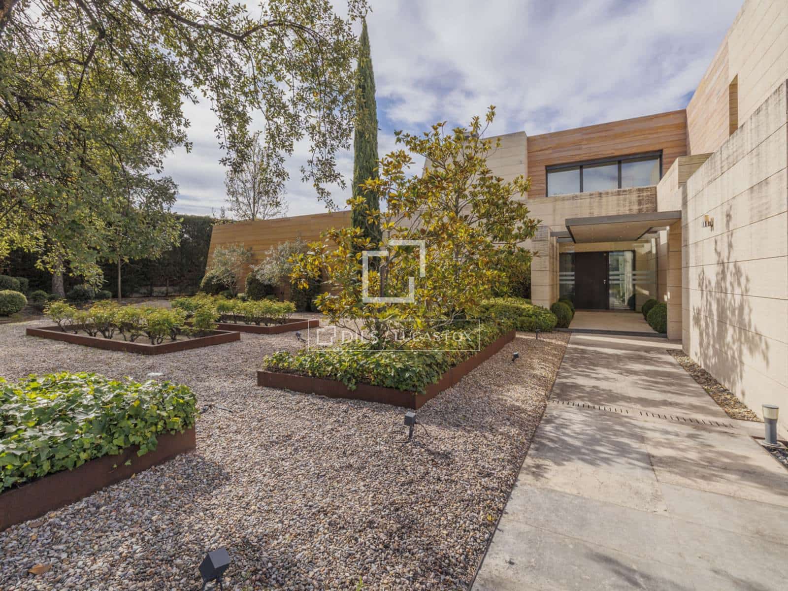 8 bedroom Villa for rent in Pozuelo de Alarcon with pool garage - € 29,000 (Ref: 9733580)