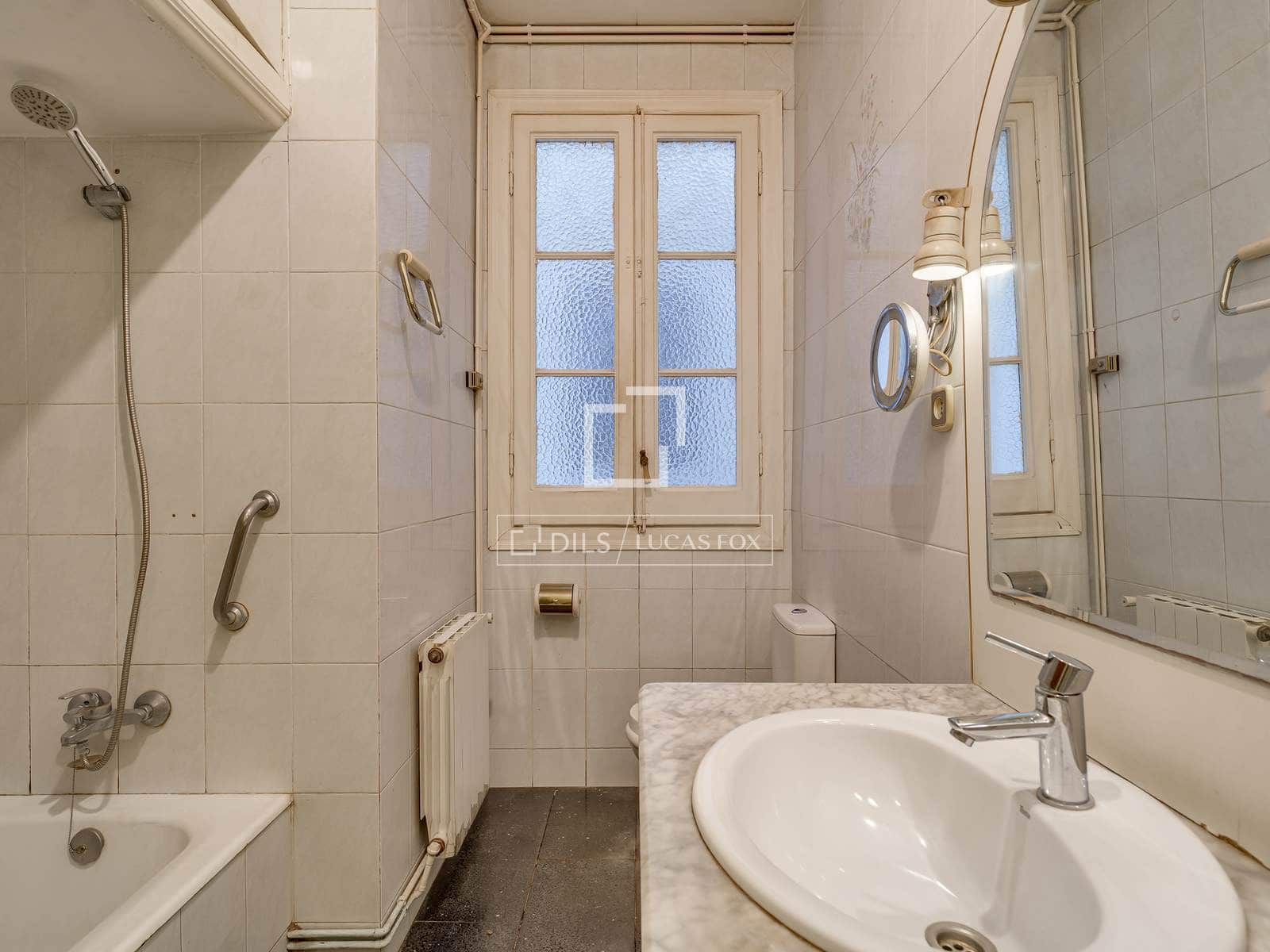 Apartamento de 5 habitaciones en Barcelona ciudad en venta - 750.000 € (Ref: 9733581)