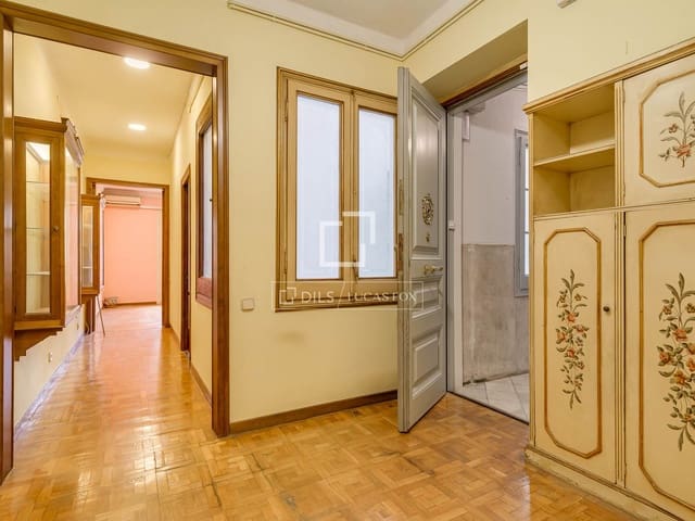 Apartamento de 5 habitaciones en Barcelona ciudad en venta - 750.000 € (Ref: 9733581)