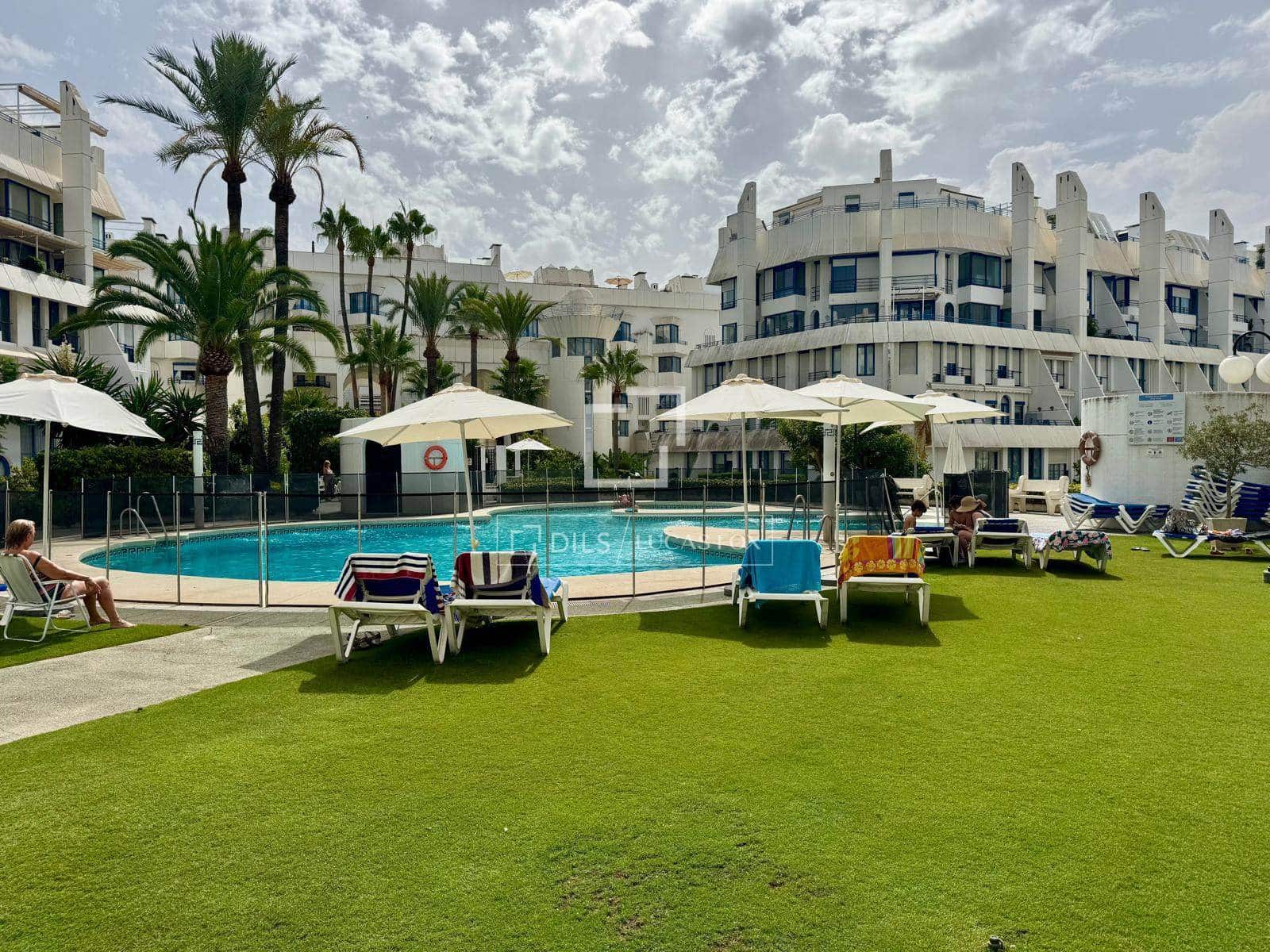 2 soverom Leilighet til salgs i Marbella med svømmebasseng garasje - € 799 000 (Ref: 9733744)