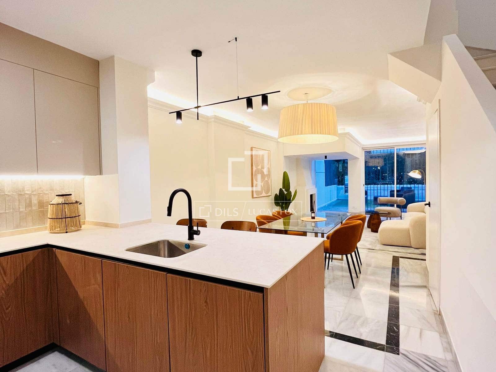 2 soverom Leilighet til salgs i Marbella med svømmebasseng garasje - € 799 000 (Ref: 9733744)