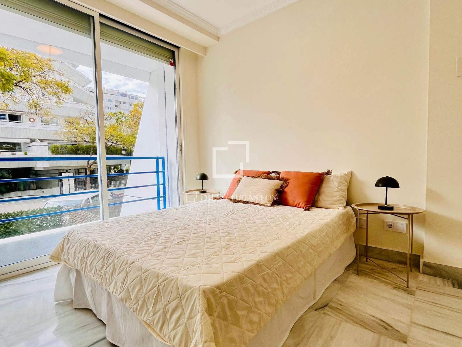 2 soverom Leilighet til salgs i Marbella med svømmebasseng garasje - € 799 000 (Ref: 9733744)