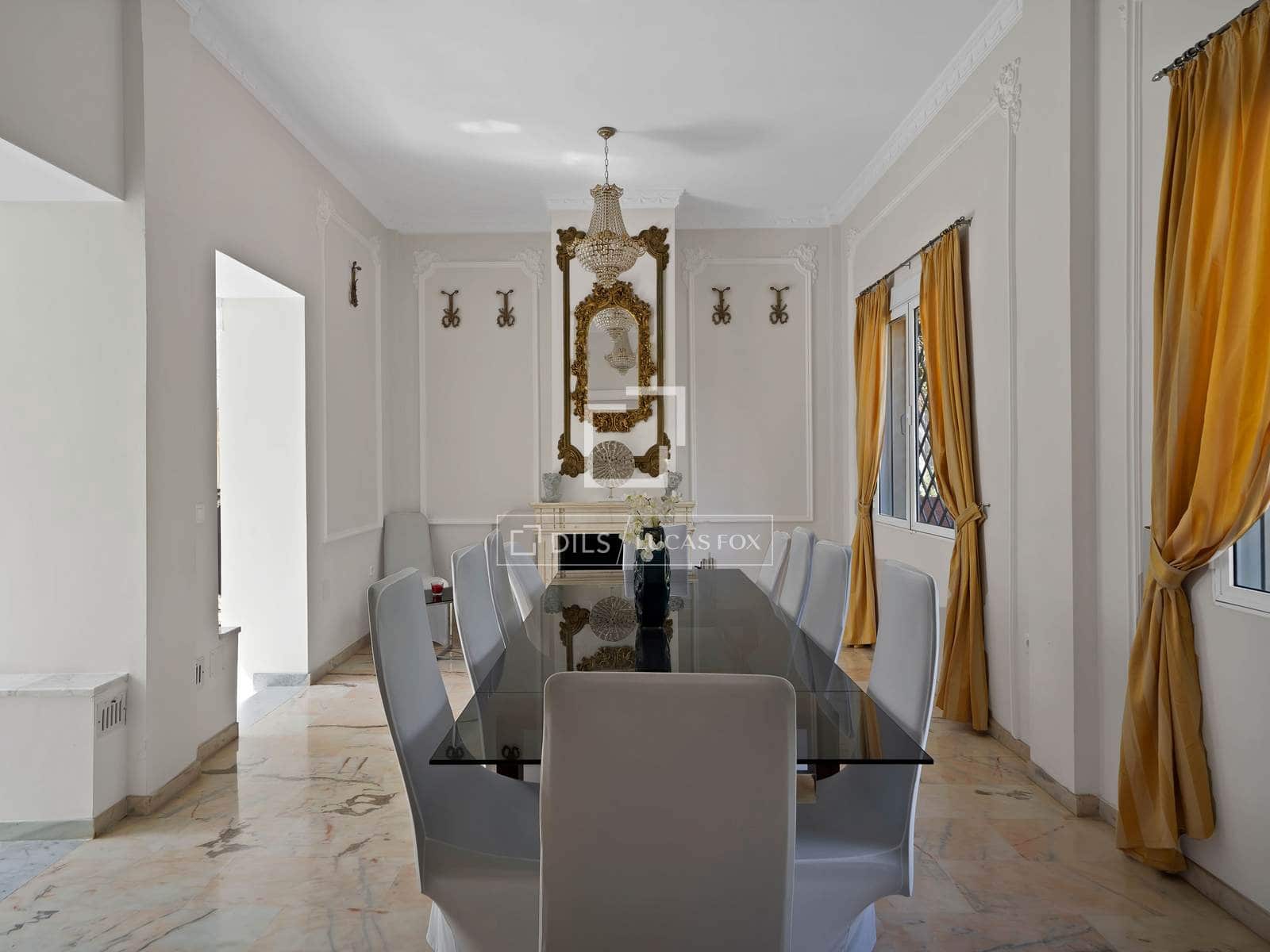 10 soveværelse Villa til salg i Marbella med swimmingpool garage - € 2.150.000 (Ref: 9733877)