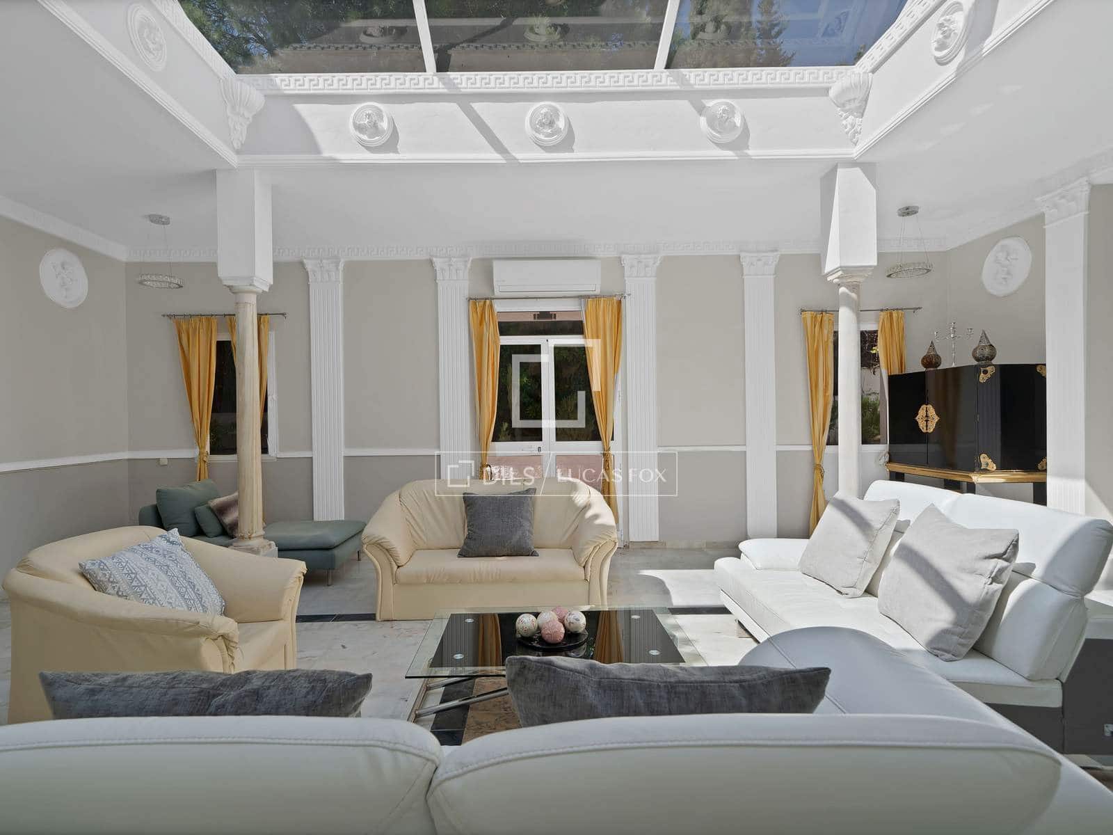 10 soveværelse Villa til salg i Marbella med swimmingpool garage - € 2.150.000 (Ref: 9733877)