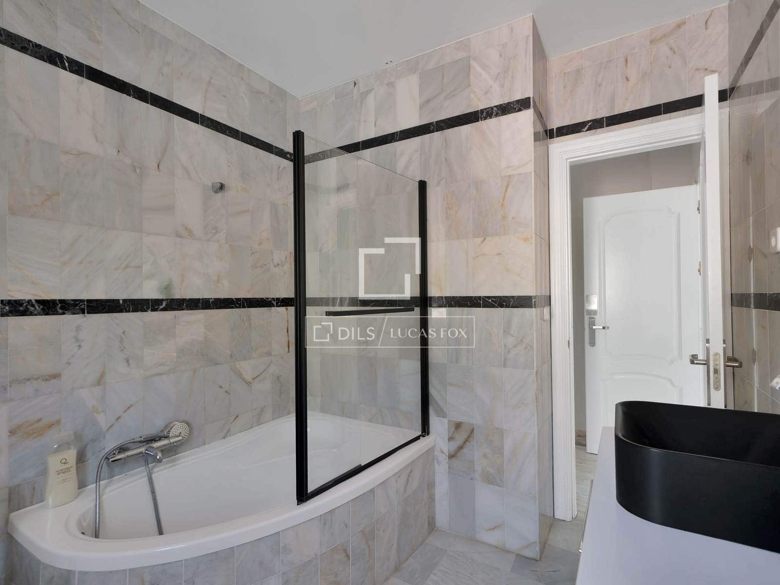 10 soveværelse Villa til salg i Marbella med swimmingpool garage - € 2.150.000 (Ref: 9733877)