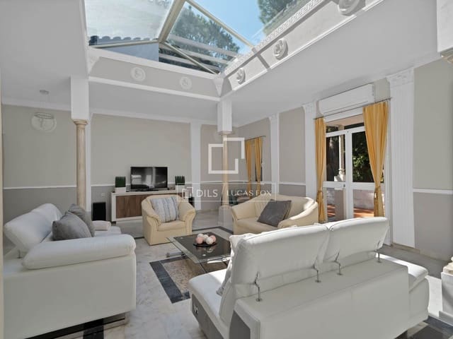 10 soveværelse Villa til salg i Marbella med swimmingpool garage - € 2.150.000 (Ref: 9733877)